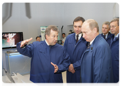 В.В.Путин посетил г.Зеленоград, где ознакомился с работой крупнейших предприятий города - ОАО «НИИМЭ и Микрон» и ЗАО «Биннофарм»