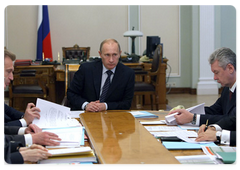Председатель Правительства Российской Федерации В.В.Путин провел совещание по вопросу об основных направлениях приватизации федерального имущества на 2010-2012 годы и сокращения перечня стратегических предприятий и акционерных обществ