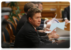 Председатель правления ОАО "Газпром" Алексей Миллер на совещании по вопросу развития переработки попутного газа и газотранспортной системы