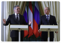 Prime Minister Vladimir Putin and Federal Chancellor Werner Faymann at a joint press conference following bilateral talks