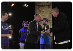 Prime Minister Vladimir Putin presented awards to the winners of the “Battle for Respect: Start Today” competition on Muz-TV