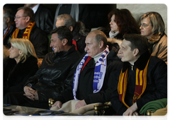 В.В.Путин и Председатель Правительства Республики Словения Б.Пахор посетили первый стыковой матч отборочного турнира Чемпионата мира по футболу  2010 года между сборными России и Словении
