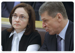 Deputy Prime Minister Dmitry Kozak and Minister of Economic Development Elvira Nabiullina during a meeting of the Vnesheconombank Supervisory Board