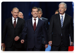 Президент России Д.А.Медведев, Председатель Правительства России В.В.Путин и Председатель Высшего совета 