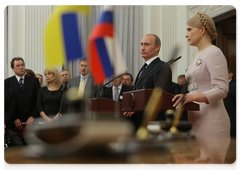 Russian Prime Minister Vladimir Putin and Ukrainian Prime Minister Yulia Tymoshenko at a joint press conference after bilateral talks and a meeting of the Committee on Economic Cooperation