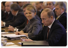 В.В.Путин, находящийся в Ялте с рабочим визитом, принял участие во встрече глав Правительств государств-участников СНГ в узком составе