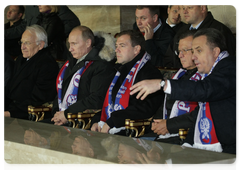 В.В.Путин побывал на отборочном матче Чемпионата мира-2010 по футболу между национальными сборными России и ФРГ в Лужниках
