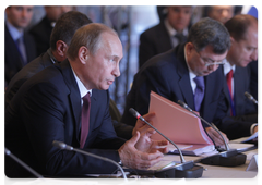 Prime Minister Vladimir Putin and his French counterpart Francois Fillon meeting with Russian and French businessmen