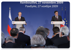 Russian Prime Minister Vladimir Putin and French Prime Minister Francois Fillon gave a joint press conference after the Russian-French talks