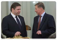 Minister of Energy Sergei Shmatko and Deputy Prime Minister Sergei Ivanov during a meeting of the Government Presidium