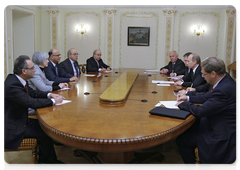 Председатель Правительства Российской Федерации В.В.Путин провел встречу с Председателем Палаты представителей Республики Кипр М.Карояном