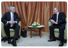 Vladimir Putin during a meeting with Siemens CEO Peter Loescher