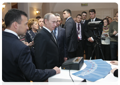 В.В.Путин осмотрел выставку финалистов конкурса инновационных проектов, организованную  в рамках Всероссийского молодежного инновационного конвента