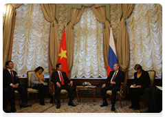 Prime Minister Vladimir Putin holding talks with his Vietnamese counterpart Nguyen Tan Dung