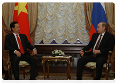 Prime Minister Vladimir Putin holding talks with his Vietnamese counterpart Nguyen Tan Dung