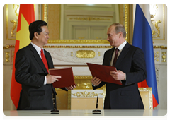 A number of documents have been signed following the talks between Russian Prime Minister Vladimir Putin and his Vietnamese counterpart