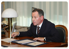 Alexander Braverman, general director of the Federal Fund for Housing Construction Assistance, meeting with Prime Minister Vladimir Putin