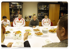An informal tea party with Prime Minister Vladimir Putin