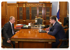 Председатель Правительства Российской Федерации В.В.Путин провел рабочую встречу с президентом Чеченской Республики Р.А.Кадыровым