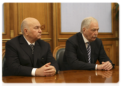 Moscow Mayor Yury Luzhkov and Chairman of the Supreme Council of the United Russia party Boris Gryzlov during a meeting with Prime Minister Vladimir Putin and the leader of the Movement for Fair Georgia party, Zurab Noghaideli