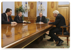 Prime Minister Vladimir Putin meeting with Alexander Bobryshev, president of the Tupolev Joint Stock Company (JSC)
