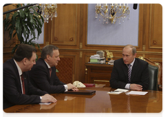 Prime Minister Vladimir Putin meeting with Alexander Bobryshev, president of the Tupolev Joint Stock Company (JSC)