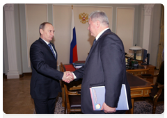 Prime Minister Vladimir Putin meeting with Chairman of Independent Trade Unions of Russia Mikhail Shmakov