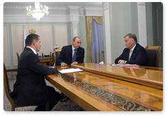 В.В.Путин провел рабочую встречу с Министром природных ресурсов Ю.П.Трутневым и Президентом ОАО «РЖД» В.И.Якуниным