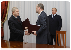 Prime Minister Vladimir Putin at the signing of  several shipbuilding agreements in Vladivostok