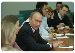 Prime Minister Vladimir Putin talking with journalists about the outcomes of his visit to the Primorye Territory