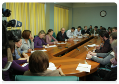 Prime Minister Vladimir Putin talking with journalists about the outcomes of his visit to the Primorye Territory