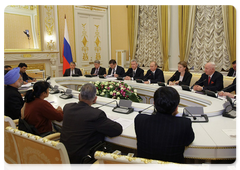 Prime Minister Vladimir Putin holding negotiations with Prime Minister of India Manmohan Singh