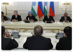 Prime Minister Vladimir Putin and Indian Prime Minister Manmohan Singh met with the members of the Russian-Indian Enterprise Management Council