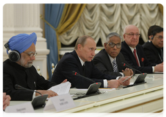 Prime Minister Vladimir Putin and Indian Prime Minister Manmohan Singh met with the members of the Russian-Indian Enterprise Management Council