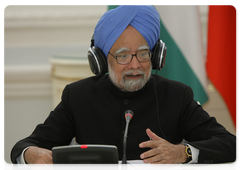 Indian Prime Minister Manmohan Singh in a meeting with members of Russian-Indian Enterprise Management Council