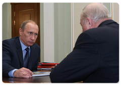 Председатель Правительства Российской Федерации В.В.Путин провел рабочую встречу с губернатором Свердловской области Э.Э.Росселем