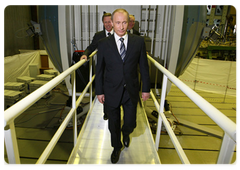 Vladimir Putin visiting Russia’s MiG Aircraft Corporation to talk with its top managers