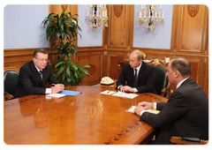 Vladimir Putin met with First Deputy Prime Minister Viktor Zubkov and Vladimir Dmitriyev, chairman of the Bank for Development and Foreign Economic Affairs state corporation (Vnesheconombank)