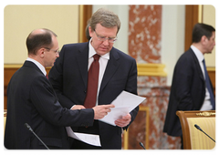 Sergei Kiriyenko, Director-General of Rosatom State Nuclear Energy Corporation and Deputy Prime Minister, Minister of Finance Alexei Kudrin at a Cabinet meeting