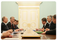 Председатель Правительства Российской Федерации В.В.Путин провел рабочую встречу с председателем Правления концерна «Сименс АГ» Петером Лешером