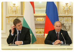 Prime Minister Vladimir Putin and Hungarian Prime Minister Ferenc Gyurcsany summarised intergovernmental consultations at a news conference