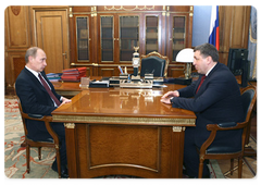 Председатель Правительства Российской Федерации В.В.Путин провел рабочую встречу с губернатором Костромской области И.Н.Слюняевым