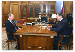 Председатель Правительства Российской Федерации В.В.Путин провел рабочую встречу с губернатором Костромской области И.Н.Слюняевым