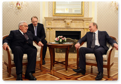 Председатель Правительства России В.В.Путин встретился с Г.Киссинджером