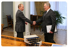 Председатель Правительства Российской Федерации В.В.Путин провел встречу с Президентом РАН Ю.С.Осиповым