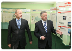 В ходе посещения Московского физико-технического института в г. Долгопрудном В.В.Путин осмотрел выставочную экспозицию о МФТИ