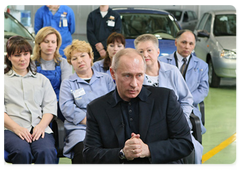 Prime Minister Vladimir Putin talking with AvtoVAZ workers