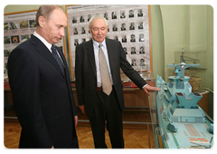 Prime Minister Vladimir Putin on a visit to the Academician Krylov Central Research Institute that specializes in shipbuilding