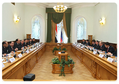 По окончании беседы В.В.Путина с Нури аль-Малики переговоры глав правительств России и Ирака продолжились в расширенном составе