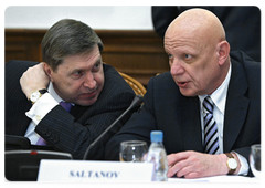 Alexander Saltanov and Yuri Ushakov during Vladimir Putin's talks with Nouri al-Maliki